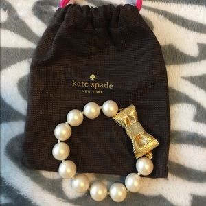 KATE SPADE - Large Pearl Bow-Clasp Bracelet